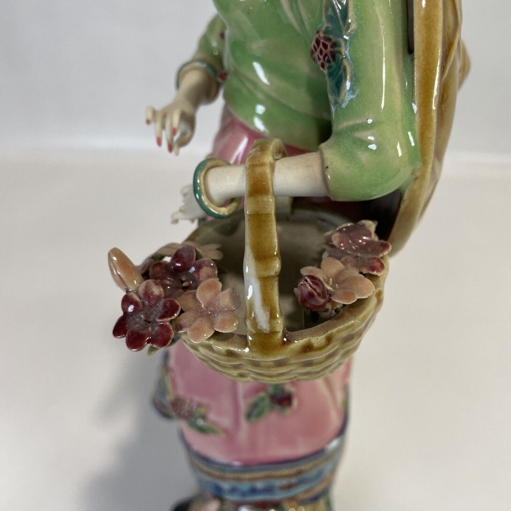 12" Chinese Wucai‎ Porcelain Pottery Belle Girl Lady Basket Flower Figurine Read - Picture 9 of 11